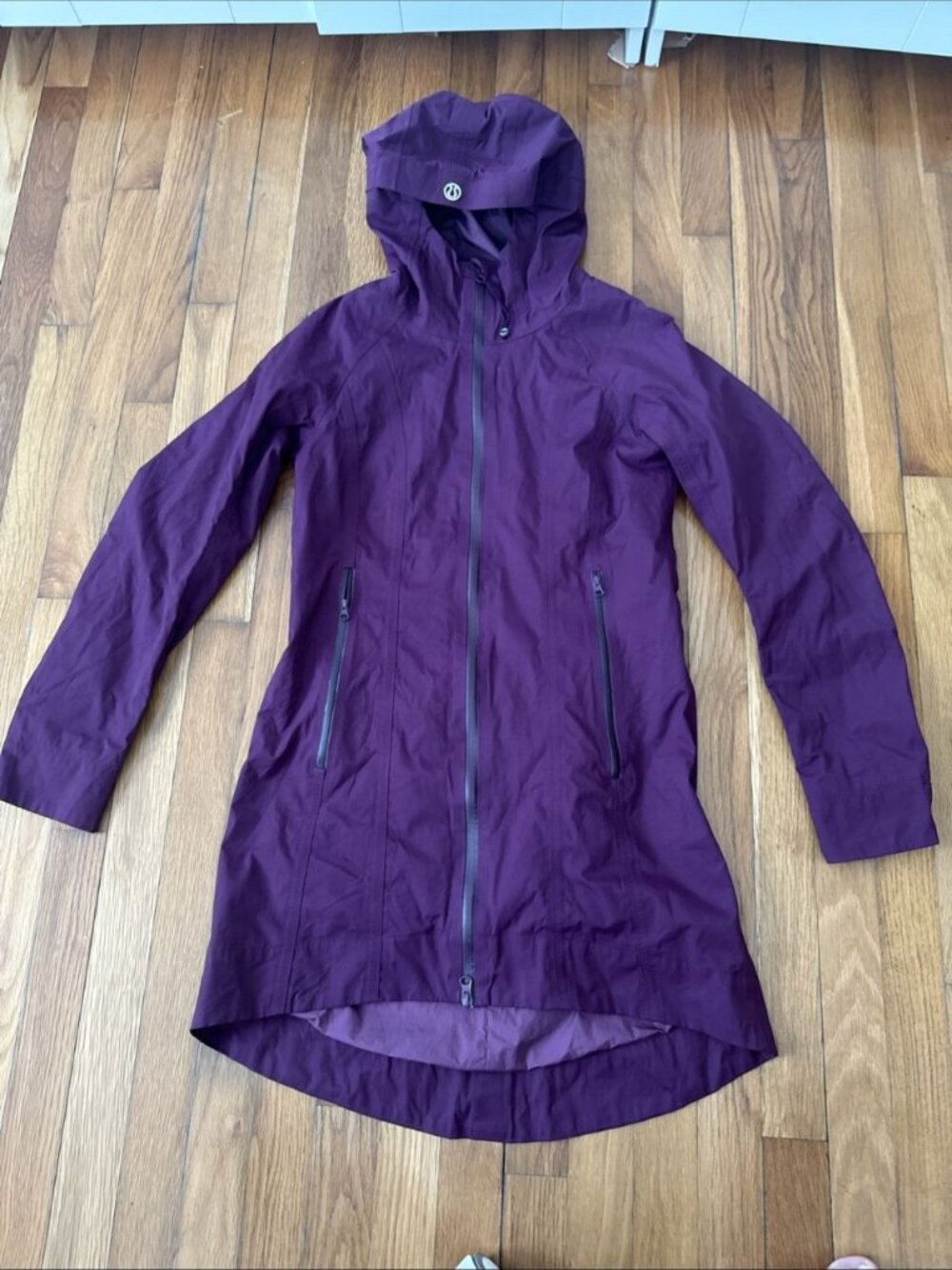 Lululemon Women's Rain Jacket Hooded Zip Up Long Length Windproof Size 6